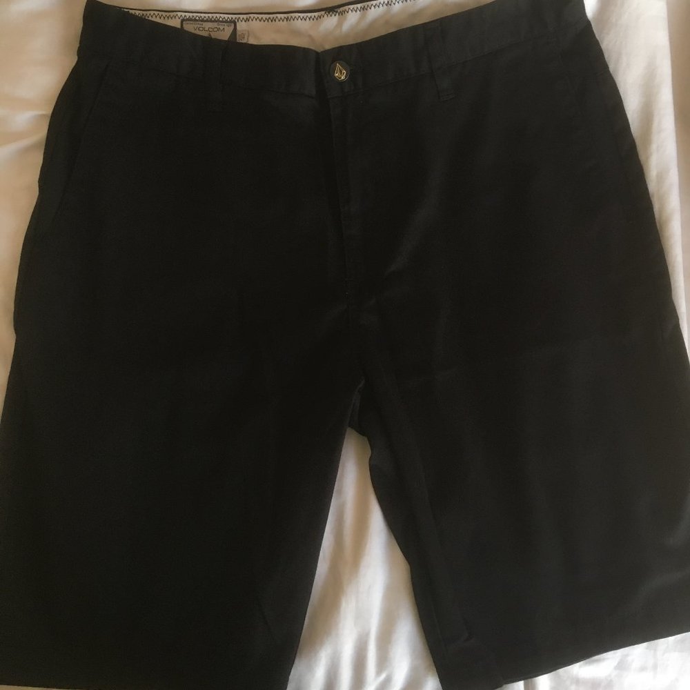 Volcom Black Flat Front Shorts Size 32